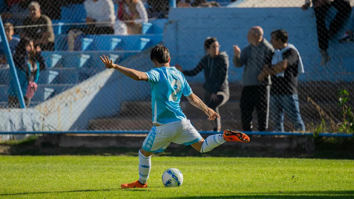 伊布拉希莫维奇传奇生涯回顾与足球场上的不朽风采
